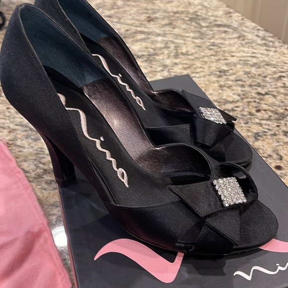 Nina brand, size 6, black open toe dressy 3” heels, bow with rhinestone on top. - Picture 7 of 8